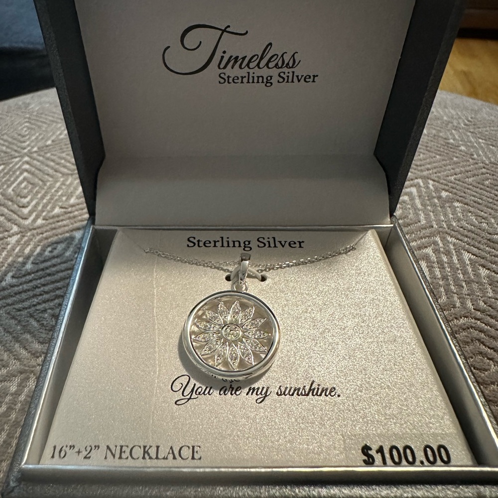 Beautiful 16”+2” sterling silver necklace!!